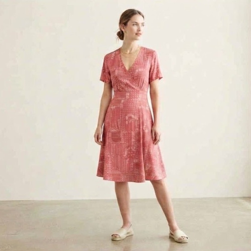 L.L.Bean Pink Bandana Paisley Jersey Knit Wrap Dress Medium Midi Short Sleeve